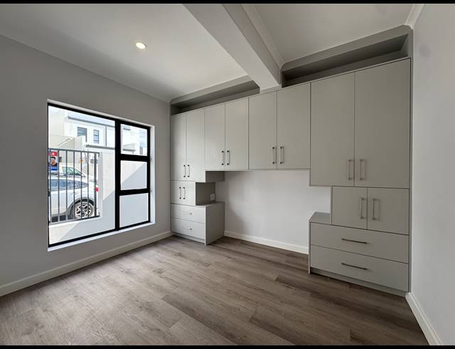4 BEDROOM HOUSE FOR SALE IN SANDOWN